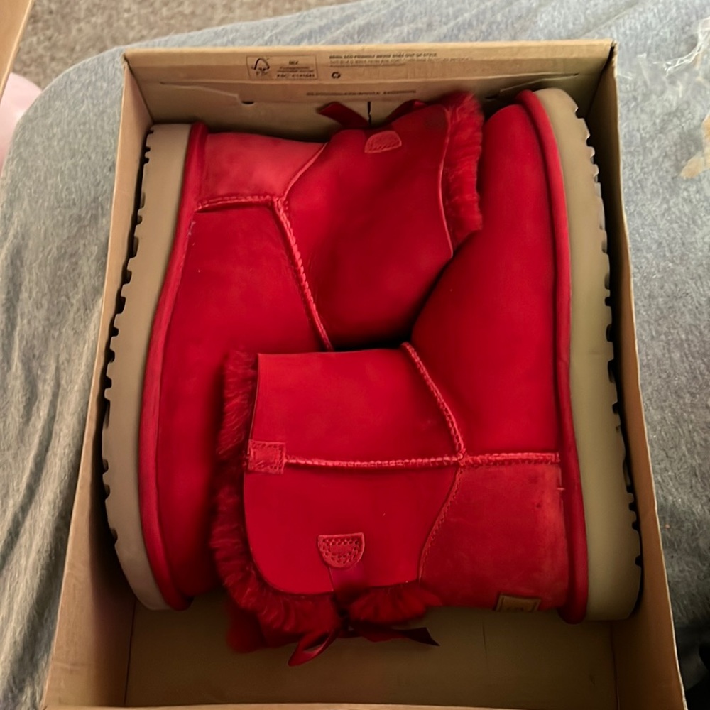 NEW UGG’S never been touched , nobody’s worn them